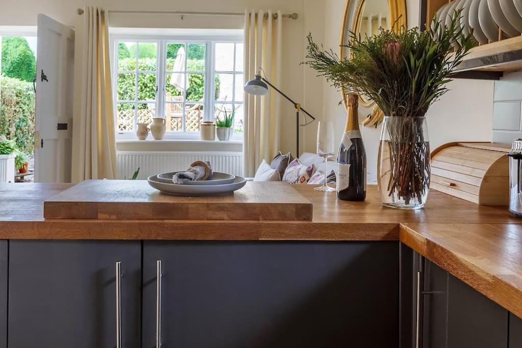 Stylish Painswick Getaway Villa Bagian luar foto
